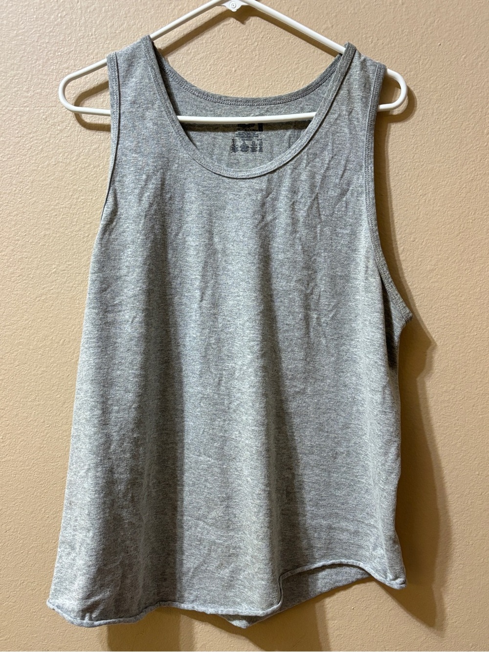 Fruit of the Loom Men’s Solid Gray Crew Neck Tank Top Easy Care Cotton/Poly L